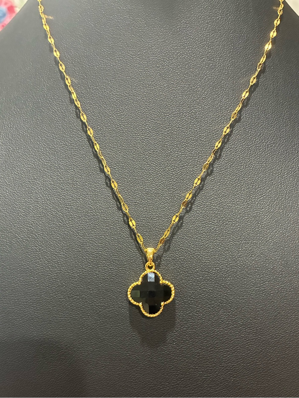 Vintage Dainty Gold Black Glass Clover Pendant Necklace